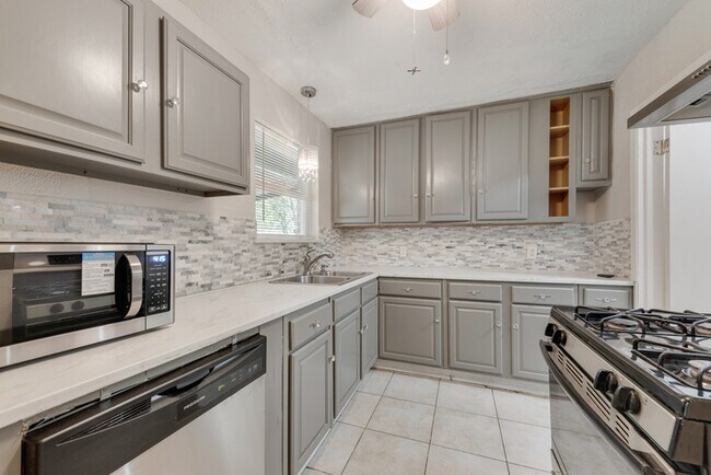 Foto del edificio - 3404 Gray Dr