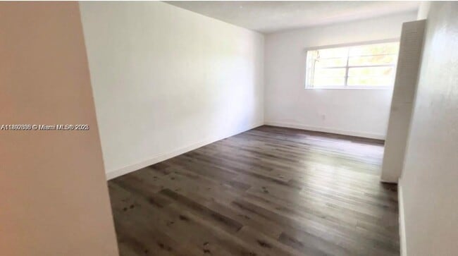 Building Photo - 1305 W 53rd St