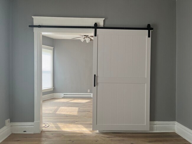 Foto del edificio - 400 W Allen St