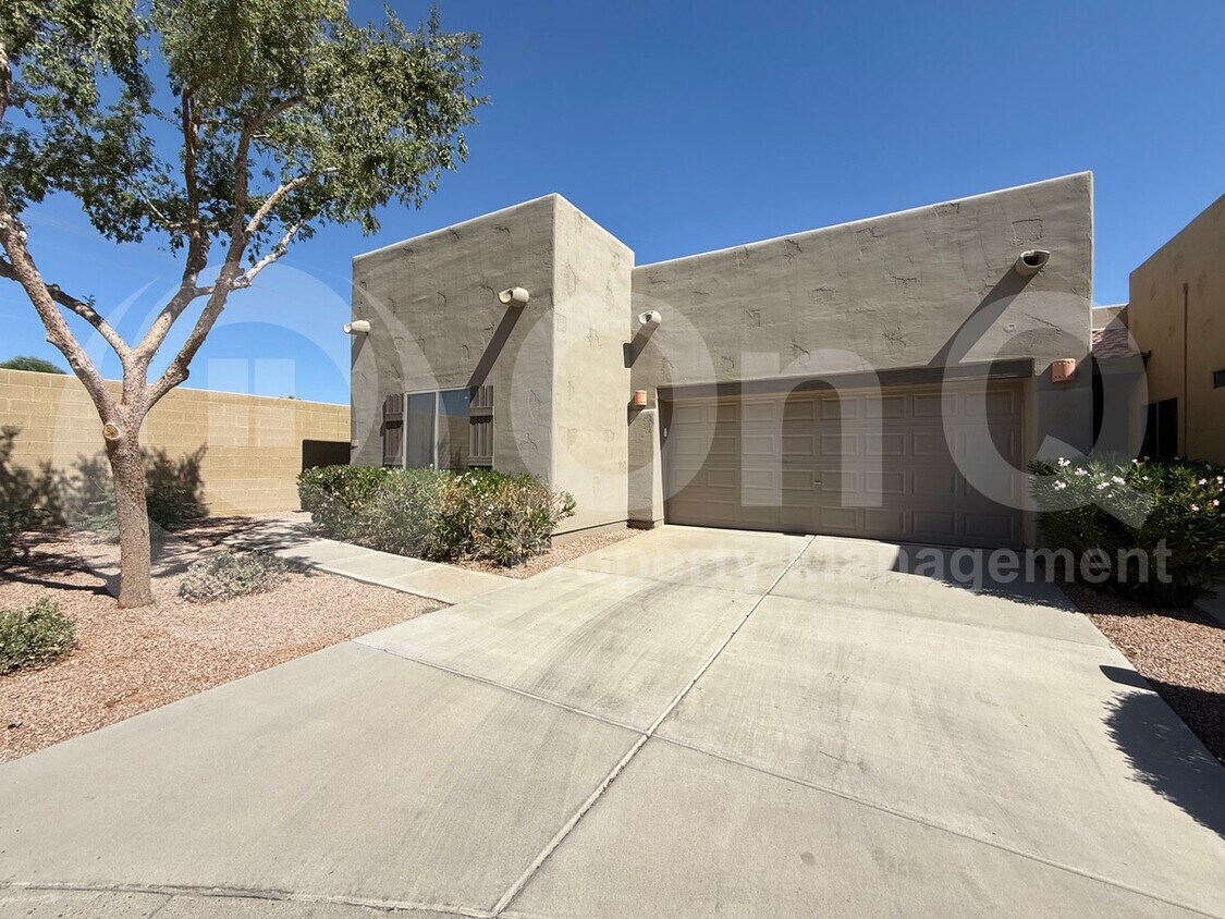 Foto principal - 440 S Val Vista Dr