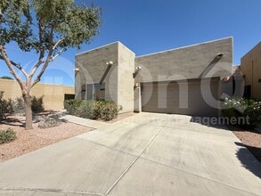 Building Photo - 440 S Val Vista Dr