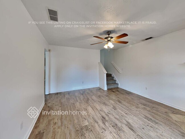 Foto del edificio - 385 Crestfield Cir