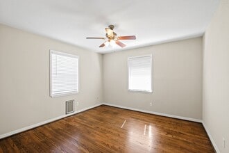 Building Photo - 8729 Dunlap St