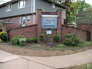 Building Photo - 11 Camelot Dr
