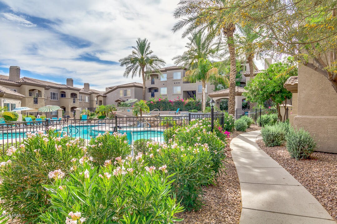 Foto principal - 3236 E Chandler Blvd