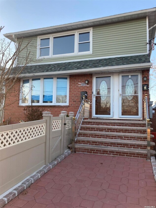 166 Arthur Ave Unit 2, South Floral Park, NY 11001 Room for Rent in
