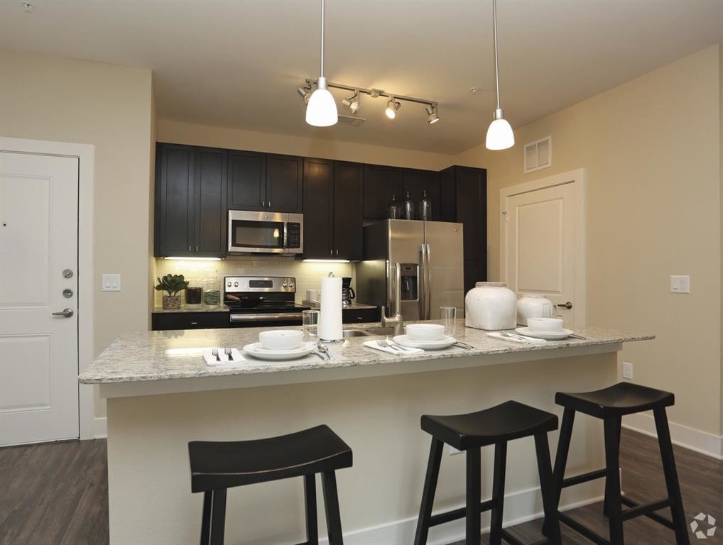 Foto principal - 1701 Harper's Way