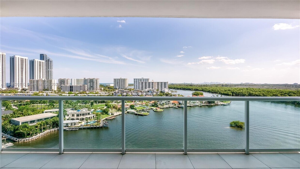 Foto principal - 400 Sunny Isles Blvd