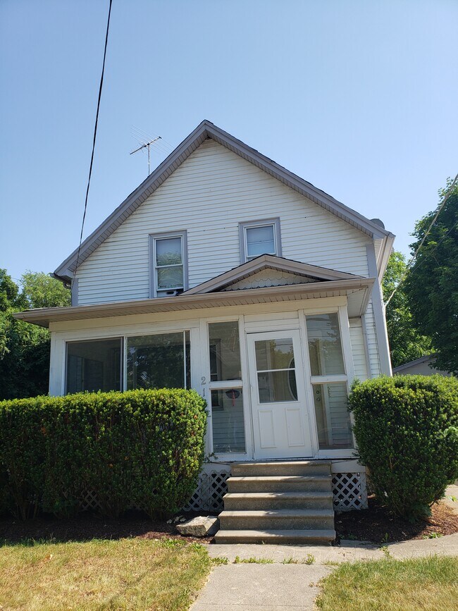 Building Photo - 216 North St