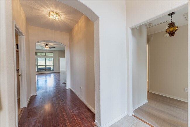 Foto del edificio - 15334 Redbud Dale Ct