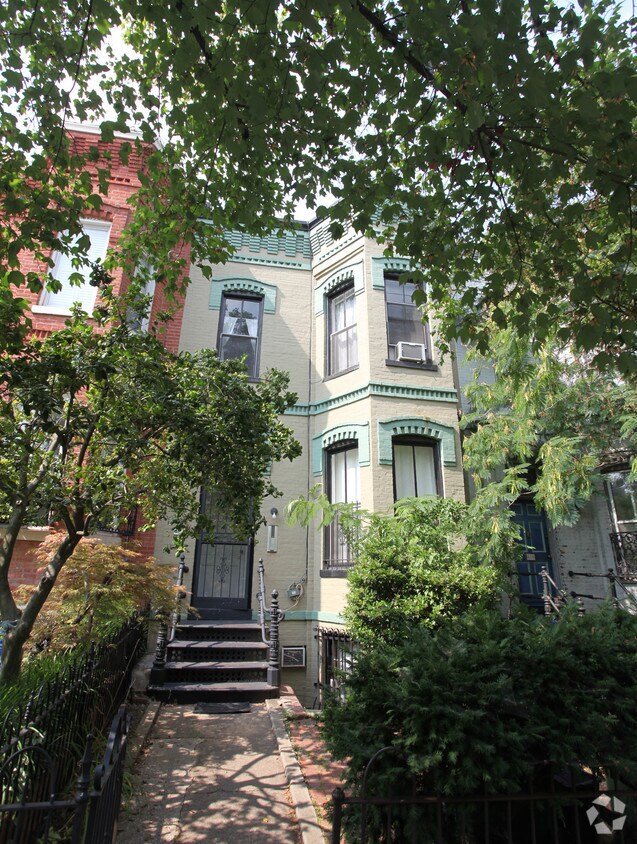 Building Photo - 616 A St NE