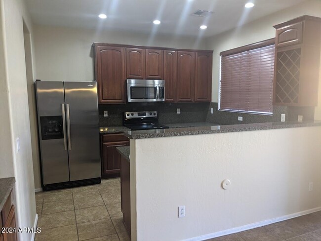 Foto del edificio - 17005 W Rimrock St