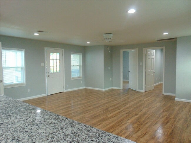 Building Photo - 118 14th St