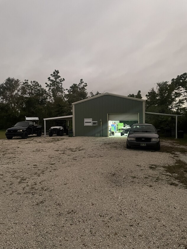 Building Photo - 5144 NE Country Ranches Rd