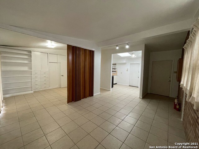 Building Photo - 458 Lively Dr