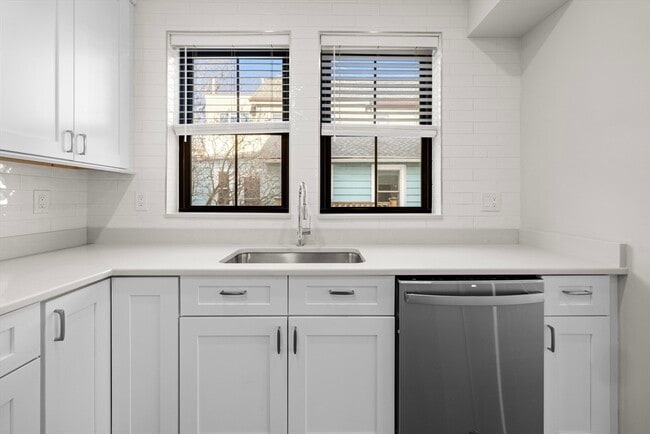Building Photo - 279 Lamartine St