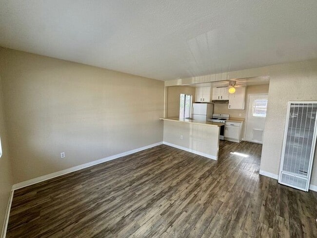 Building Photo - Charming 2-Bedroom Duplex in Bay Ho!