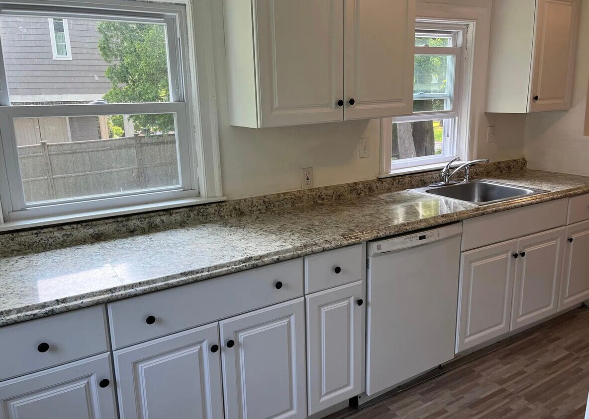 Foto principal - 409 Dedham Ave