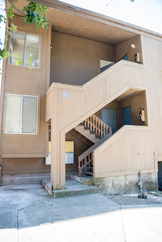 Primary Photo - 2218 Haste St