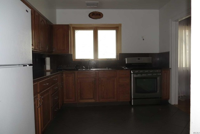 Building Photo - 2 bedroom in Queens NY 11435