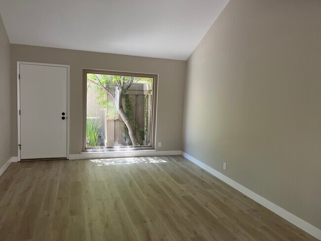 Building Photo - 144 Milmar Way