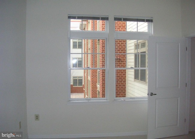Building Photo - 309 Holland Ln