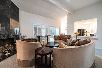 Building Photo - 3026 S Peach Hollow Cir