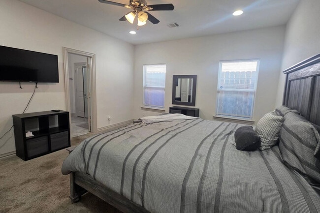 Foto del edificio - 2704 Sam Wilson St