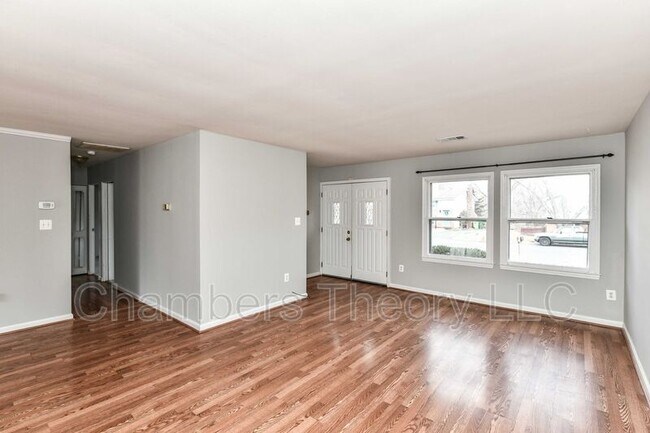 Building Photo - 310 E Staunton Ave