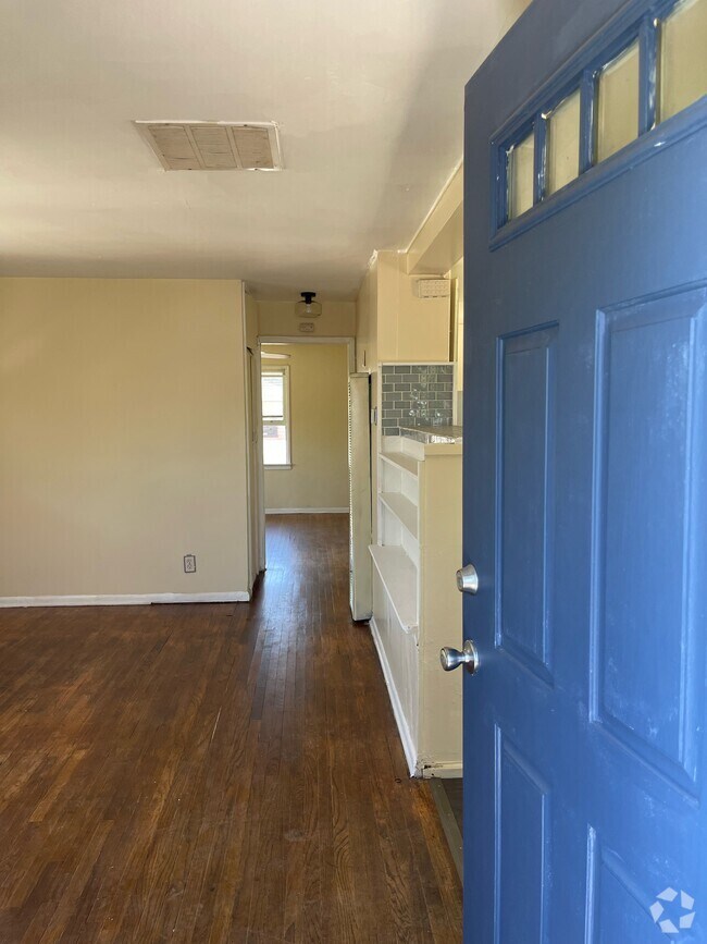 Baker Street Apartments for Rent with Hardwood Floors Bakersfield, CA