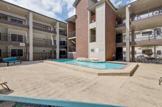 Building Photo - UT PRE-LEASE: Large 3 bed/2 bath Centennial Condos unit. Just steps from UT Campus!
