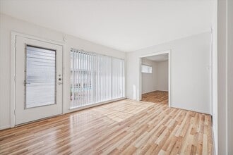 Building Photo - 3703 Roseland St