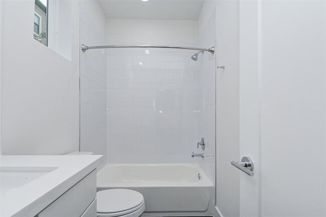 Foto del edificio - 1123 W 17th St