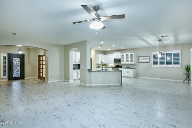 Building Photo - 2984 E Coconino Dr