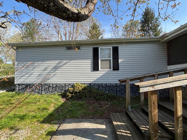 Building Photo - Get it while it's here!