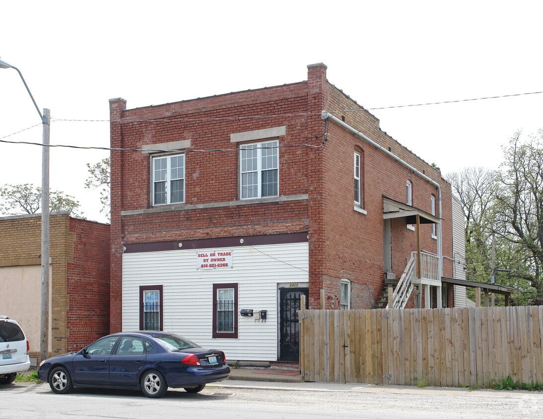 Primary Photo - 3 units