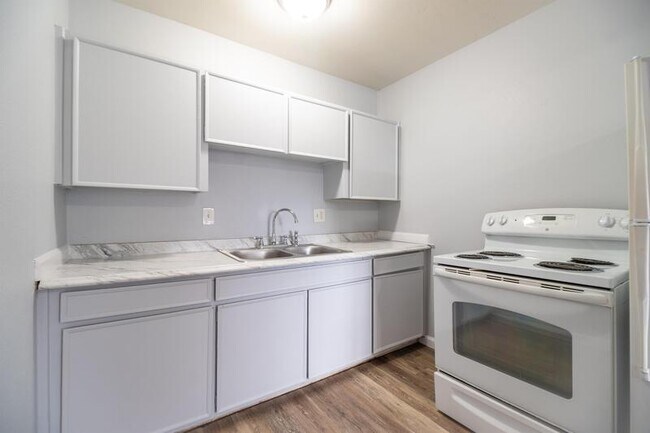 Foto del edificio - 16300 E Colfax Ave