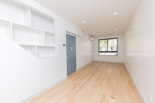 Building Photo - 60-40 67th Ave