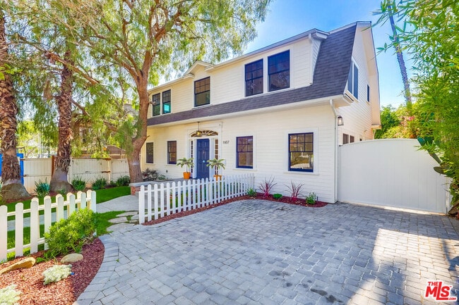 Building Photo - 1607 N Vista St