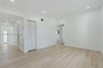 Building Photo - 5701 SW 41st St