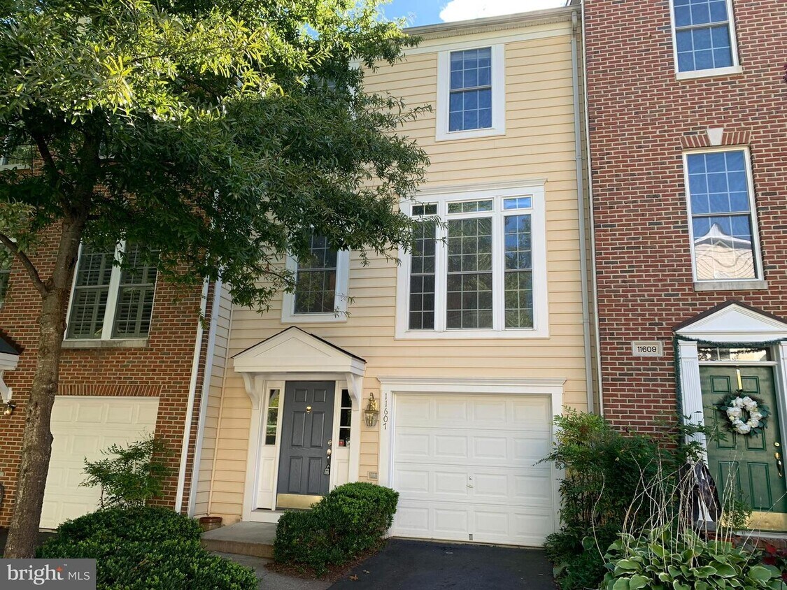 Primary Photo - 11607 Fairfax Commons Dr