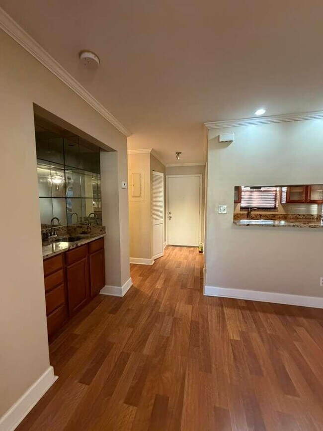 Building Photo - 2050 Oleander Blvd