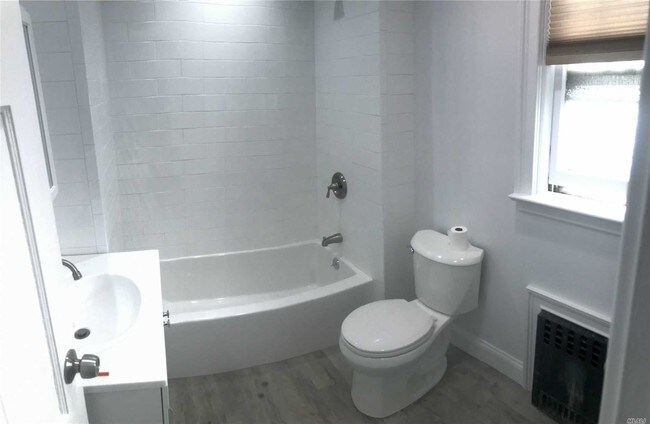 Foto del edificio - 30 Emerson Pl