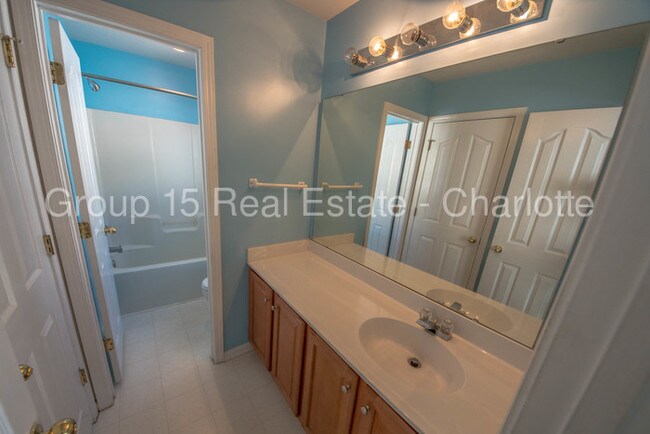 Foto del edificio - 11042 Woods Corner Ct