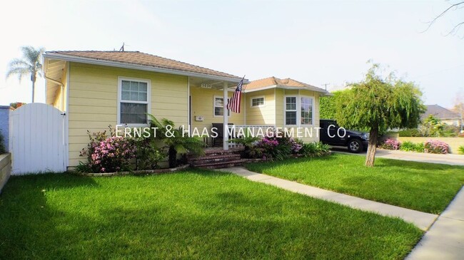 Building Photo - Beautifully Upgraded Pool Home in Prime Pl...