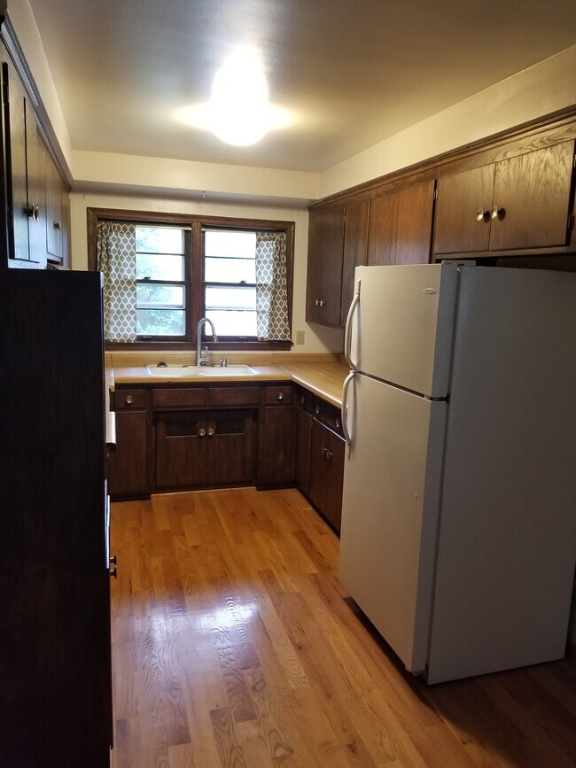 Cocina (encimera y fregadero nuevos próximamente) - 4553 Cedar Ave S