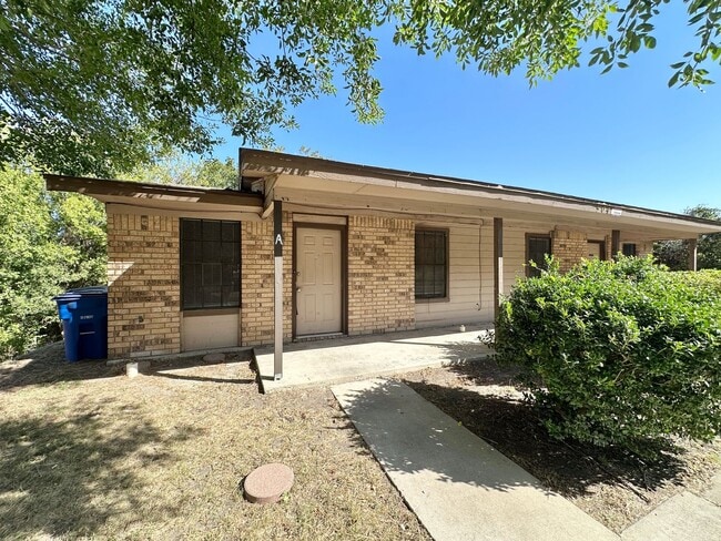 Building Photo - 904 N 7th St
