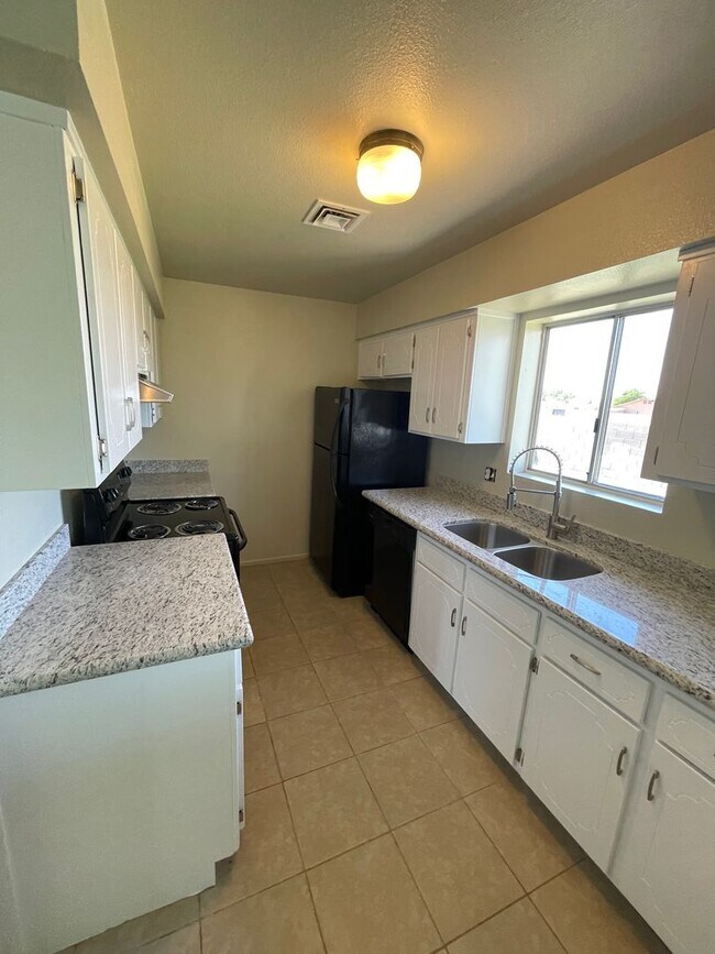 Foto del edificio - 4 bedroom Home in Yuma Valley for Rent!