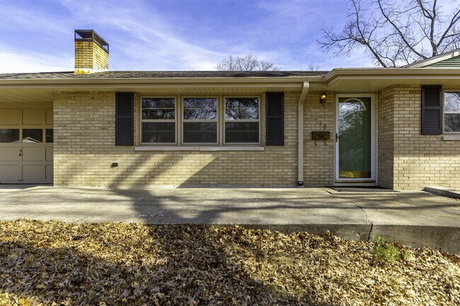 Building Photo - 340 Crown Point