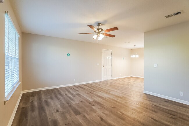 Building Photo - 1320 Lyndsey Ridge Dr